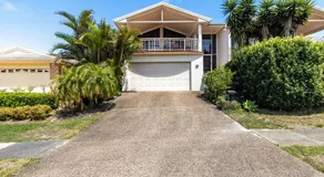 74A Sergeant Baker Drive comfortable duplex with beautiful distant water views - Image 3