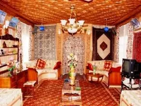 Peace of Mind Group of Houseboat - Image 3