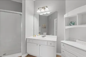 Newly Remodeled Lakeview Penthouse, Near Conv. Ctr - Image 2
