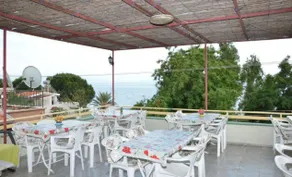 Hospiatly with beatiful foods and sea - Image 5