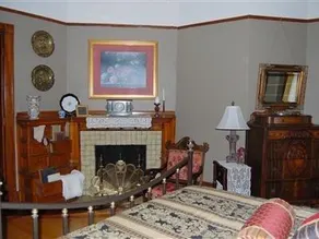 Schuster Mansion Bed & Breakfast - Image 4
