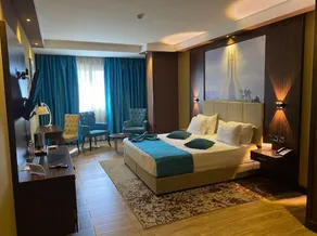LB Suites Hotel - Image 2
