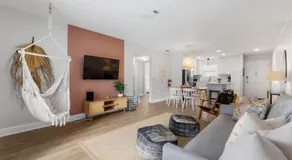 Island Suite - Walk to Downtown! - Image 2