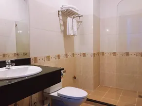 LUCKY STAR HOTEL - Image 4