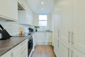 The Luxe Pad - Stylish 1 Bedroom Apartment in Canterbury City Centre - Image 3