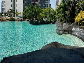 Large and Strategic Rasuna Apt 3BR with WiFi &Pool - Image 3