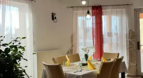 4 Hordo - Panzio Es Etterem - Image 4