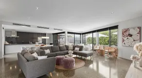 The Point - Luxury Beachside Entertainer With Heated Pool - Image 4