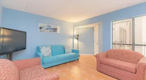 Walk to Beach House in Heart of Entertainment District - Atrium unit 102 - Image 2