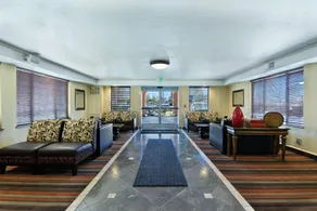 Oxnard Inn Lancaster - Image 2