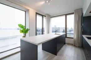 Premium City Retreat with Balcony for 12 - Image 5