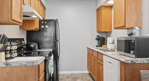 Large2BR/Great for Work Crews&Families/desk/Parkng - Image 3