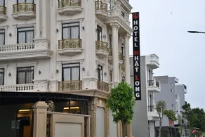 Nhật Long Hotel - Image 2
