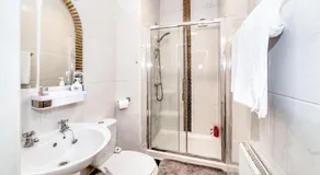 Flat 4, 2 Victoria Street - Image 5