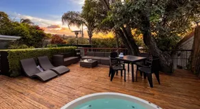 Oasis Lodge - Image 3