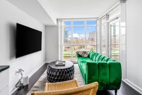 Ent District 3 Bedroom + 2Bath + Parking+ CN Tower - Image 3