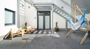 Design Apartment mit kostenfreiem Garagen Parkplatz im Zentrum - Image 3
