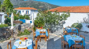 Hotel PARALIAKO Kyparissi - Image 3