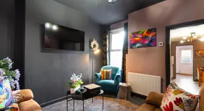 Amen 4 Bedroom Garden Street Parking 2 Bathroom - Perfect for Contractors, Groups - Image 5