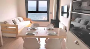 Vila Mariña. Casa marinera con terraza sobre el mar en Caión - Image 3