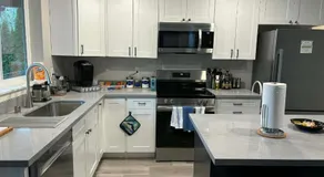 Water & Mountain Views - Family & Pet Friendly - Image 2