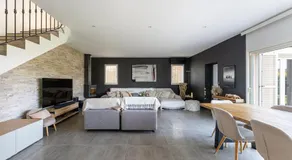 Beautiful house with a gym and sauna - Image 3