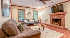 4 Beds ,King Bed, Tvs, Kids essentials, office, Grill, Crib, in Bond park ,PNC Arena - Image 2
