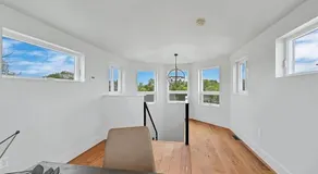 Van Laanen Lake House Scenic Green Bay Escape with Luxury & Bay Views - Image 5