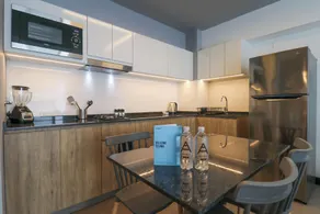 Living 110 Suites by Wynwood House - Image 4