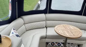 ENTIRE YACHT LUXURY TRANQUIL -RELAXING - HEATED -2 Double bedrooms both en-suit -70sqm -QUIET and PEACEFUL- HEATING - sleeps up to 4 people - moored on our Private Island - nearby LEGOLAND THORPE PARK ASCOT RACES WENTWORTH LONDON Lapland UK NO Parties - Image 5