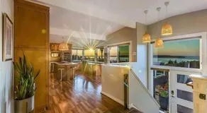 Luxury Vacation House with Breathtaking Soundview - Image 4