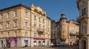 Queen Apartments - Image 5