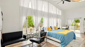 Jewel-Lake Boutique Stay - Image 2