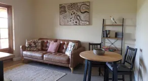 Blue Wren Studio Apartment - Image 2