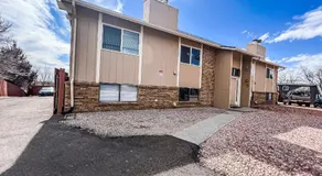 Lovely 2 bedroom! Close to All in a 4Plex - Image 4