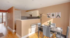 Charming One-Bedroom Retreat in Kingston KT2, London - Image 3