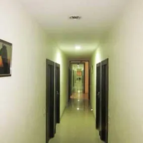 Hotel Almond Inn - Image 1