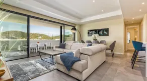 ViVi Homes - Luca Pool, Gym, Spa & Sea View - Image 2