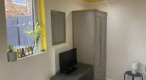 Beautiful place to live near Heathrow Windsor Legoland & Free Parking Onsite - Image 5