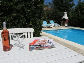 Detached villa with private swimming pool, enclosed garden and plenty of privacy - Image 2