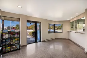 Red Carpet inn Edison - Image 3