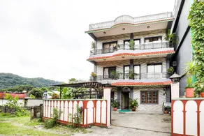 Hotel The Lake - Image 4