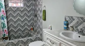 Coco Rose Apartments - Image 2