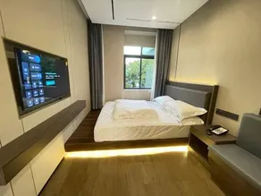 Peace Hotel - Image 5