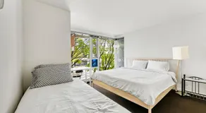Magnificent 3 Bedroom Duplex in Downtown Vancouver - Image 3