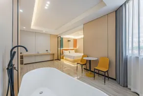 Cheng Feng Smart Suites Hotel (Jiangmen Xinhui Siqian Town Wencang Plaza Branch) - Image 4