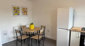 ResiLets - Berwick House - Large 4 Bed Townhouse - Contractor stays - Image 5