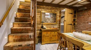 Raven Lane Retreat - Image 4