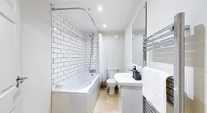 Redhill town centre apartment by Livingo - Image 5