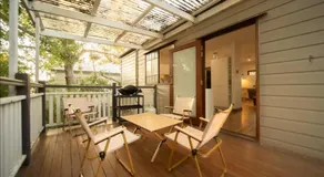 House of Fairy Wren -Charming Queenslander Cottage mins drive to Brisbane CBD and Gabba Stadium! - H - Image 4